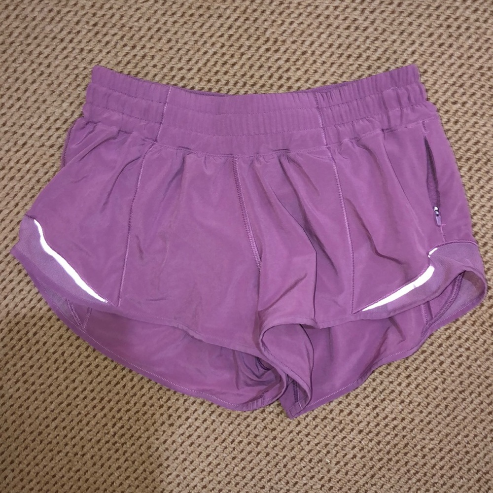Lululemon Hotty hot short II 2.5”